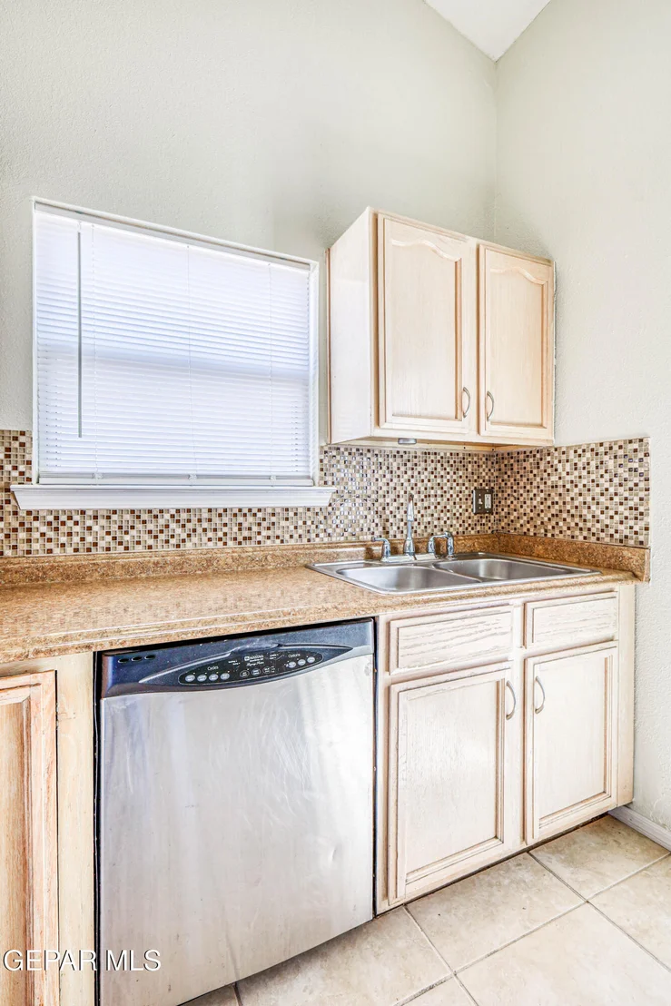 Photo of 665 Orchid Drive