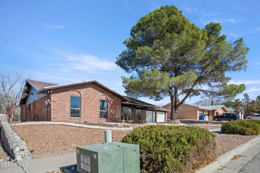 Photo of 6849 LA CADENA Drive