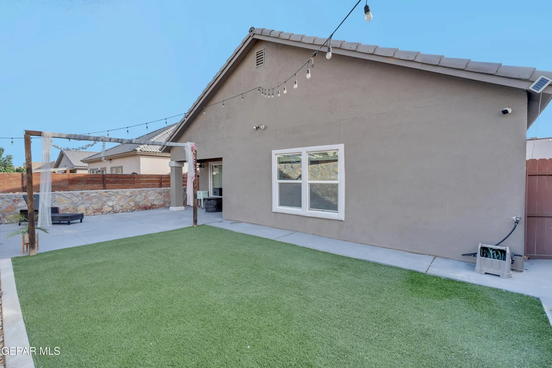 Photo of 762 FLEXFORD Street