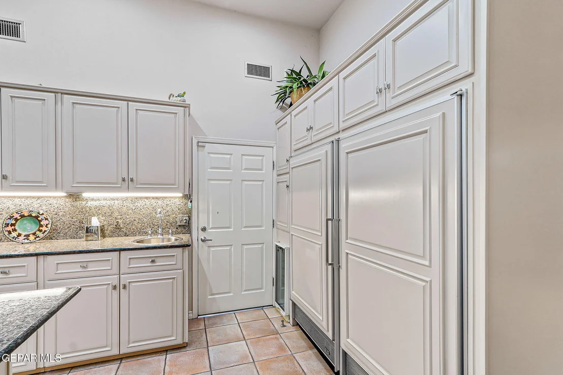Photo of 1039 LOS JARDINES Circle