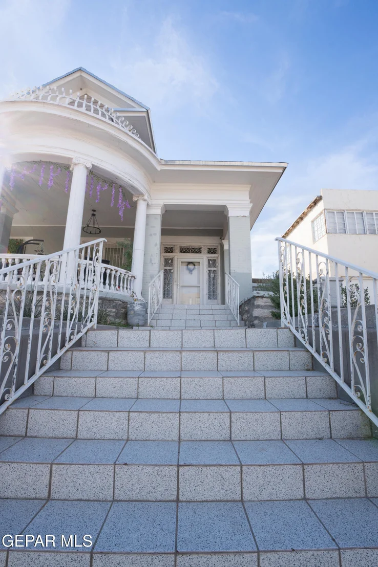Photo of 521 RANDOLPH Drive