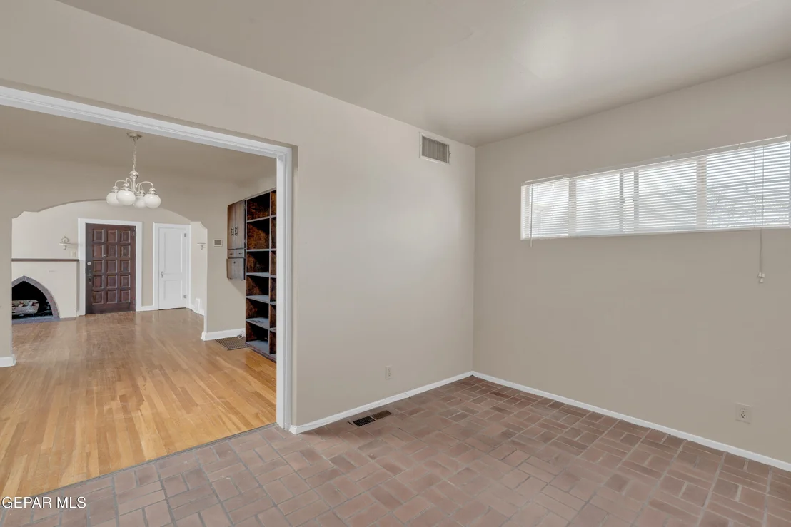 Photo of 412 E BALTIMORE Drive