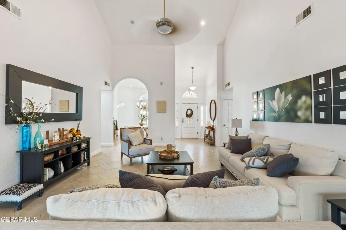 Photo of 721 WILLOW GLEN Drive