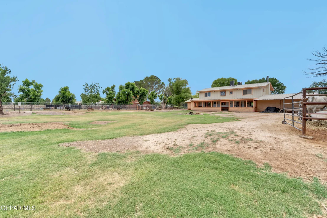 Photo of 6040 STRAHAN Road