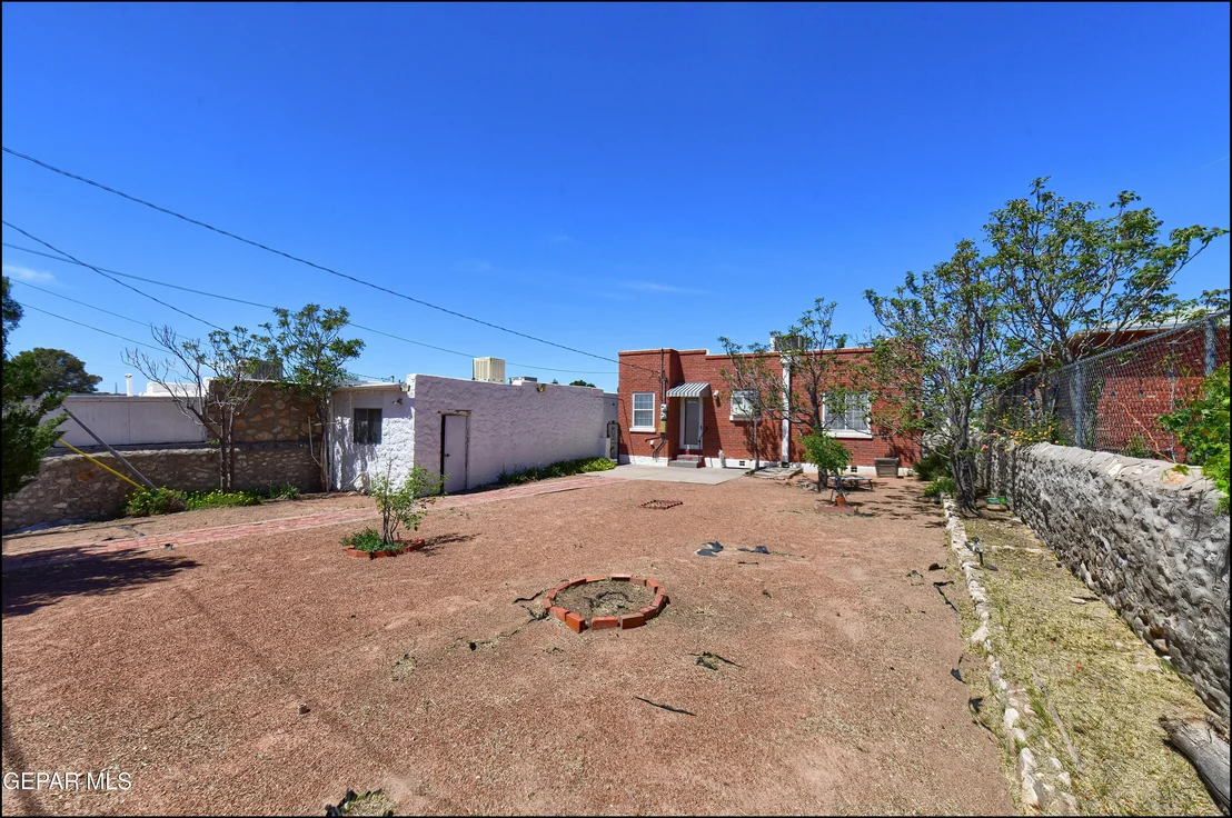 Photo of 912 MESITA Drive