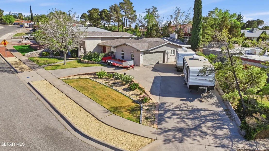 Photo of 6416 LOS ROBLES Drive