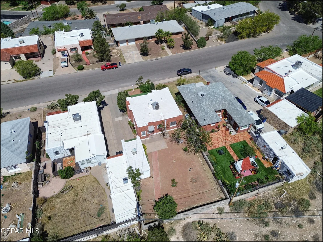 Photo of 912 MESITA Drive