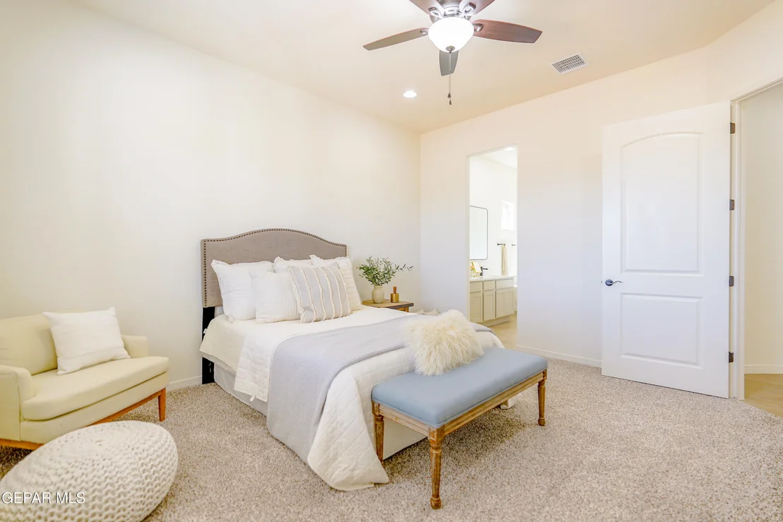 Photo of 13485 Emerald High Street
