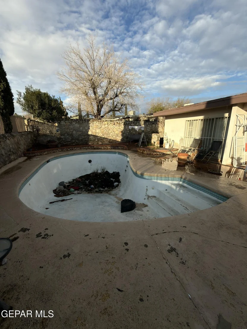 Photo of 1657 LOMALAND Drive