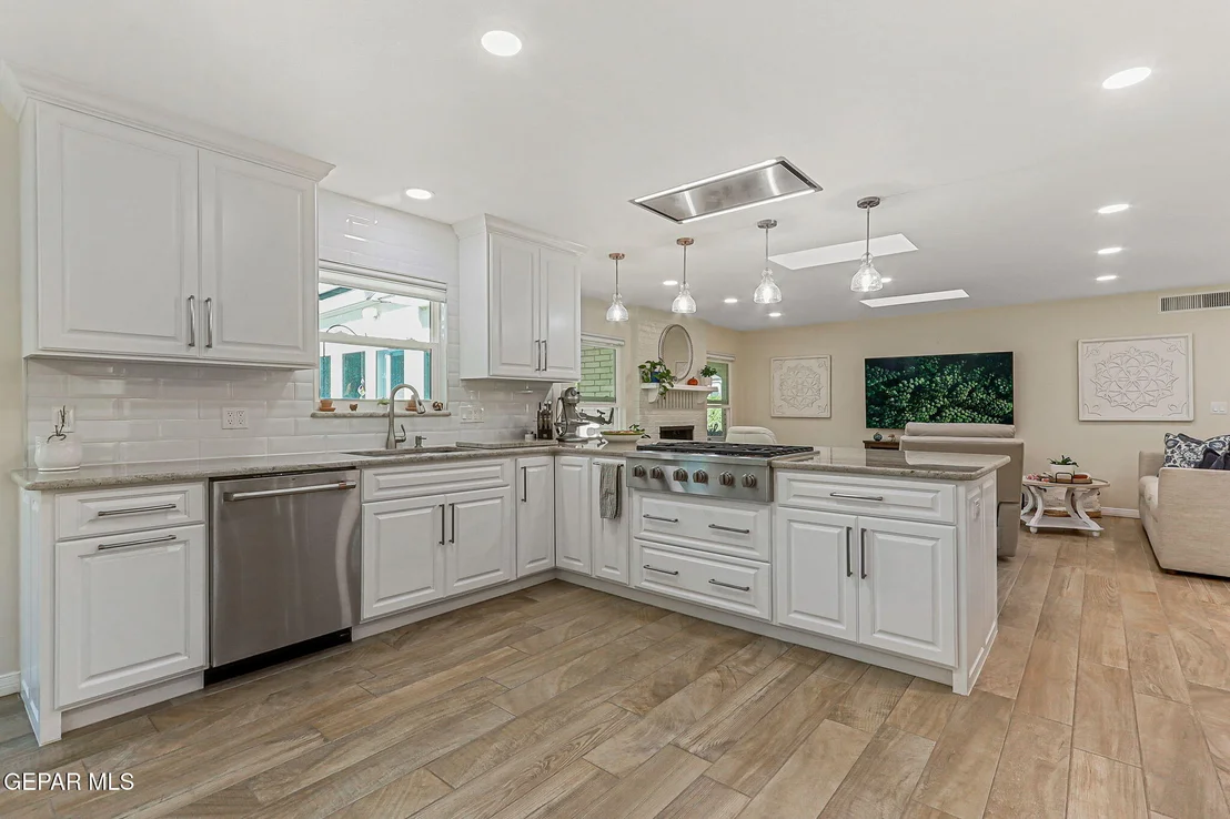 Photo of 717 LIVE OAK Drive
