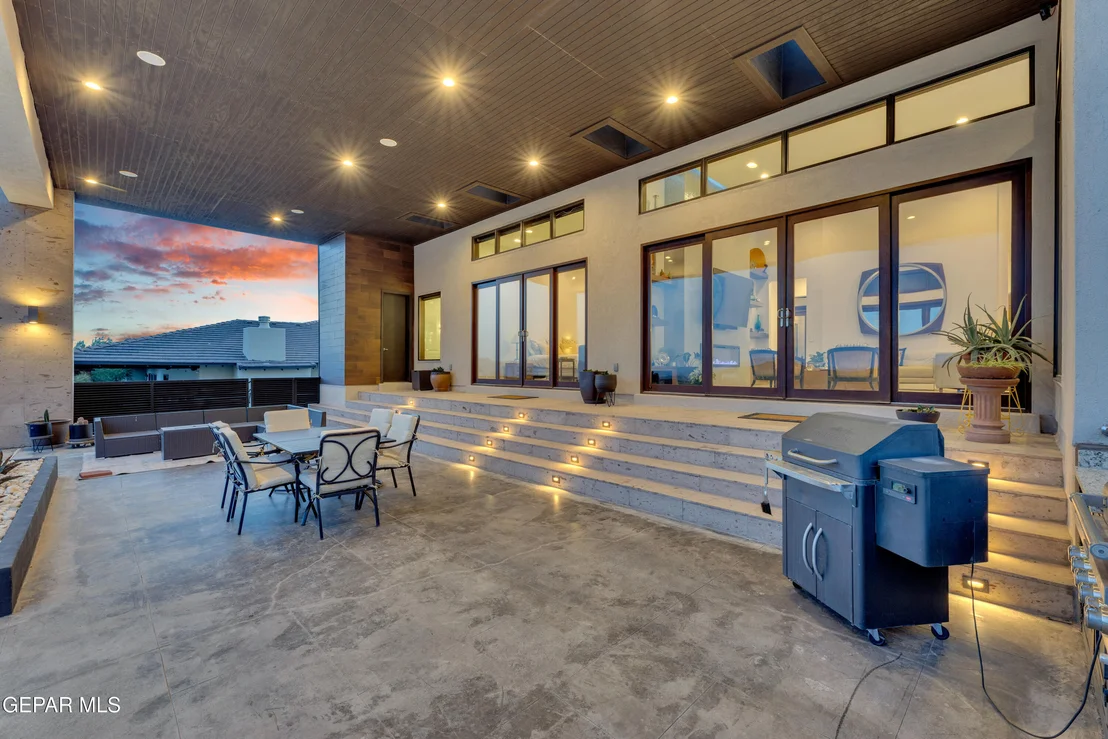 Photo of 386 ROCKY POINTE Drive