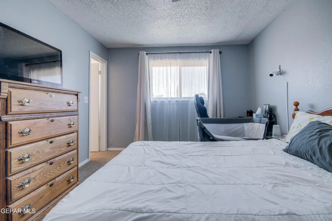 Photo of 5629 LONGVIEW Circle
