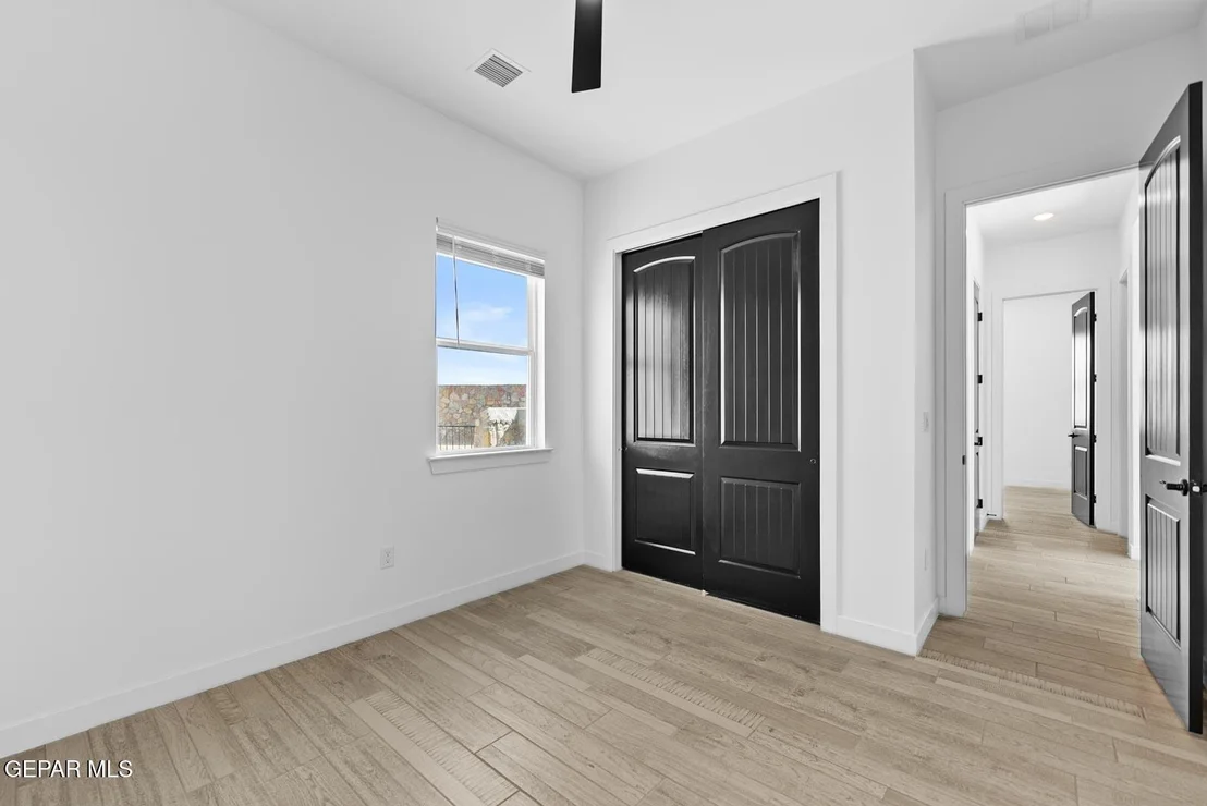 Photo of 920 Sandhurst Place