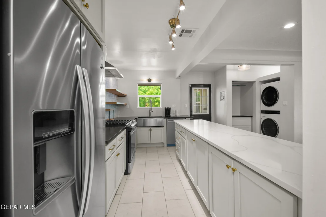 Photo of 2532 ALTURA Avenue
