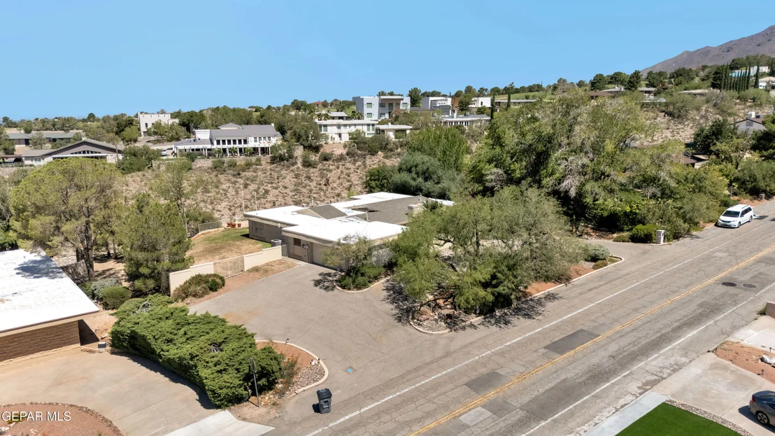 Photo of 913 THUNDERBIRD Drive