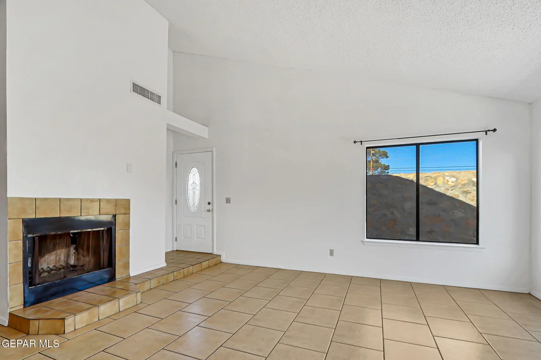 Photo of 10846 QUARTZ Street