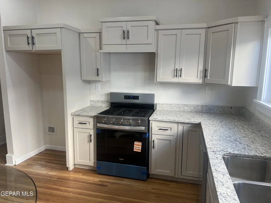 Photo of 507 E CLIFF Drive