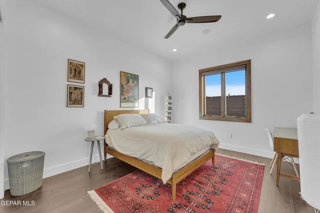 Photo of 386 ROCKY POINTE Drive