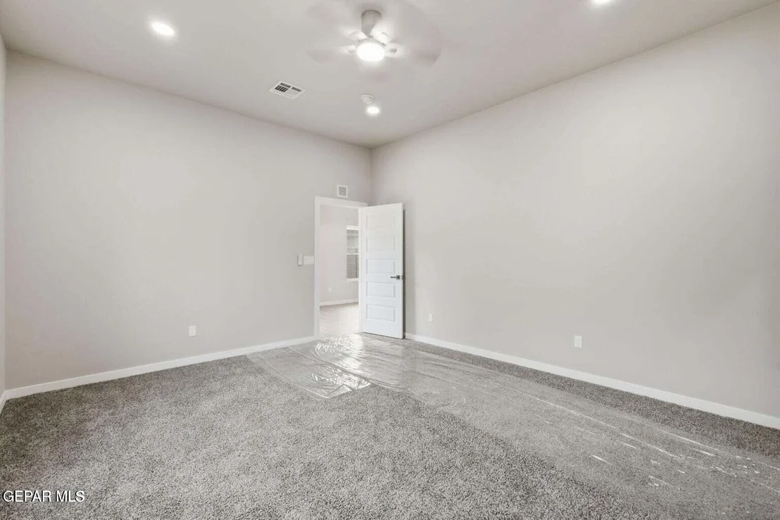 Photo of 4816 TITANIC Avenue