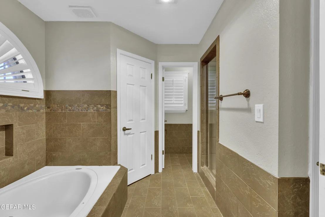 Photo of 2021 GREENLEE Drive