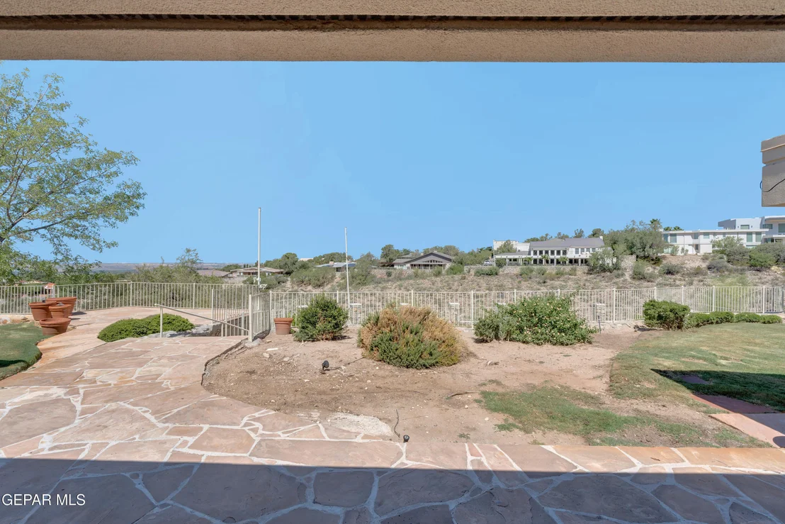 Photo of 913 THUNDERBIRD Drive