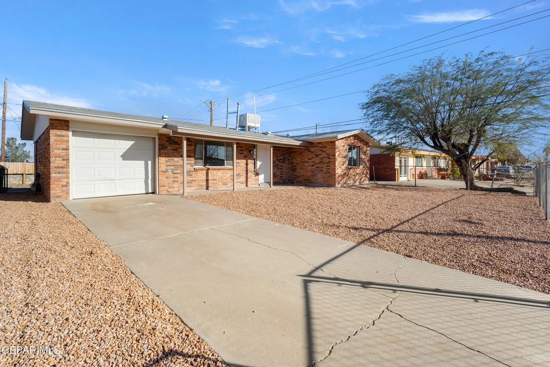 Photo of 220 MARAVILLA Drive
