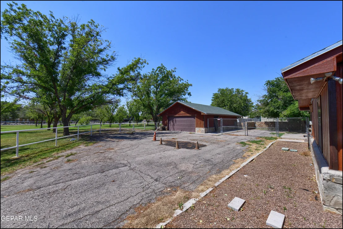 Photo of 6525 UPPER VALLEY Road