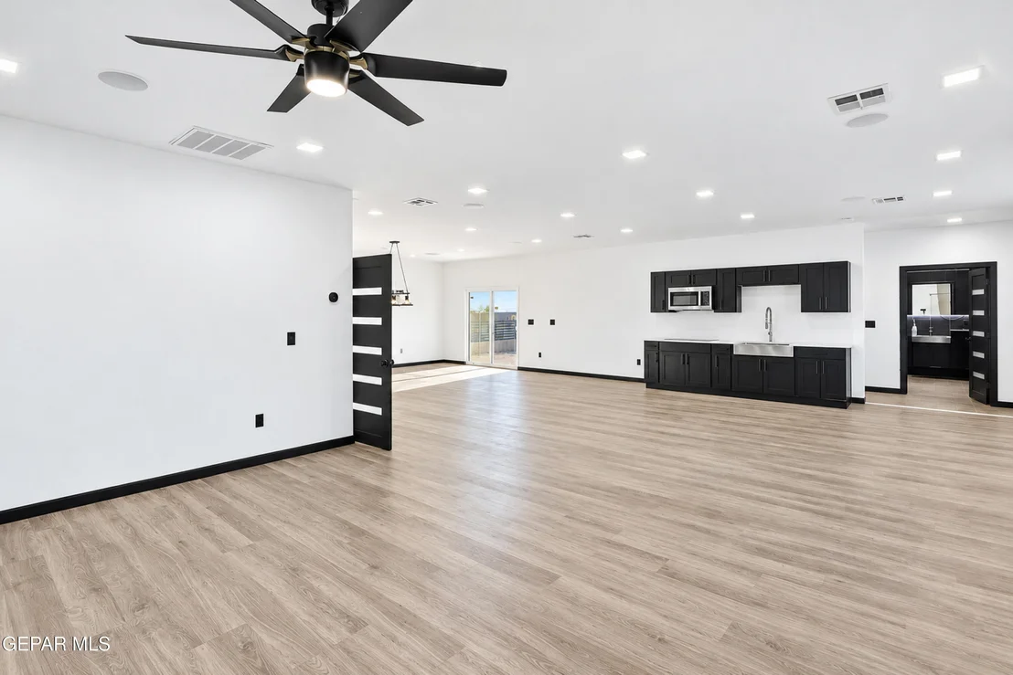 Photo of 817 Jones Point Place