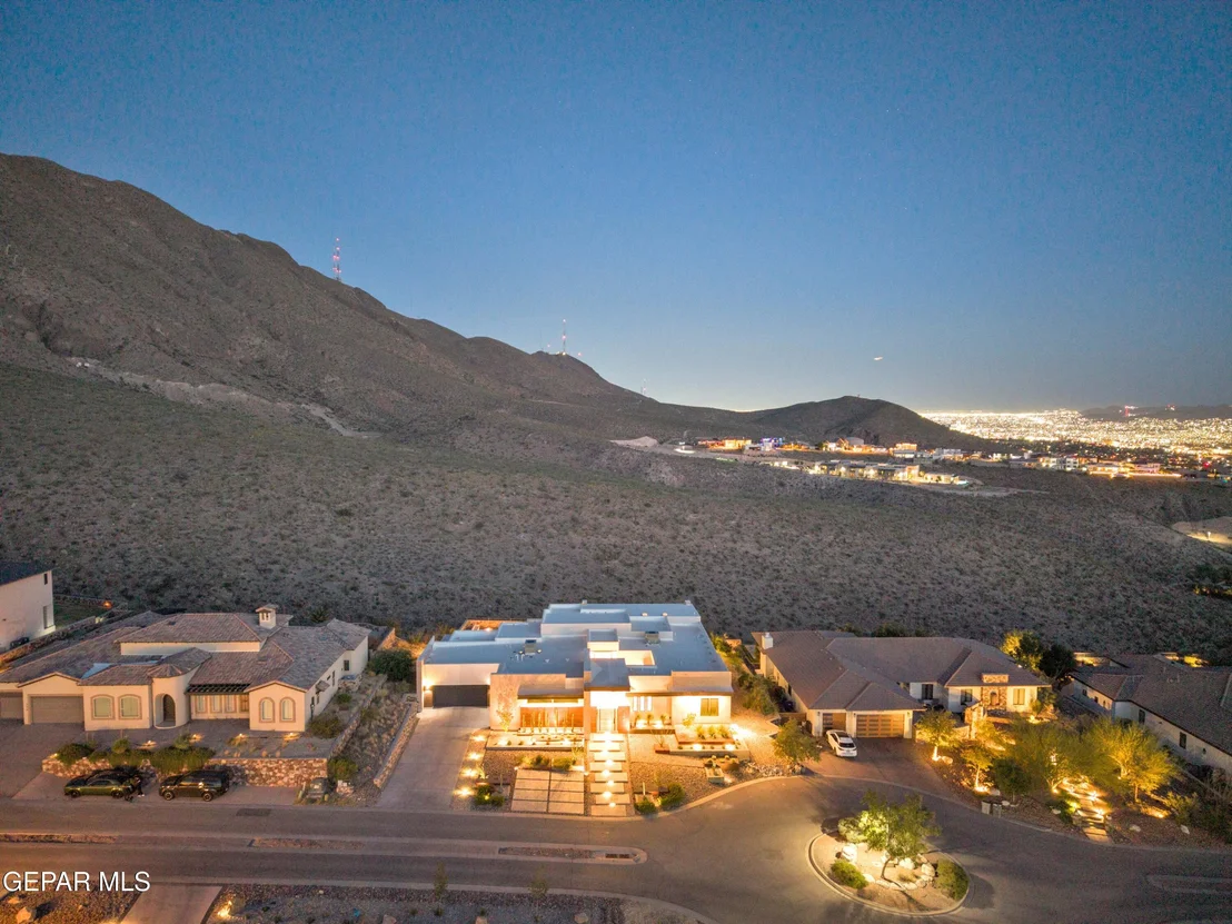 Photo of 386 ROCKY POINTE Drive