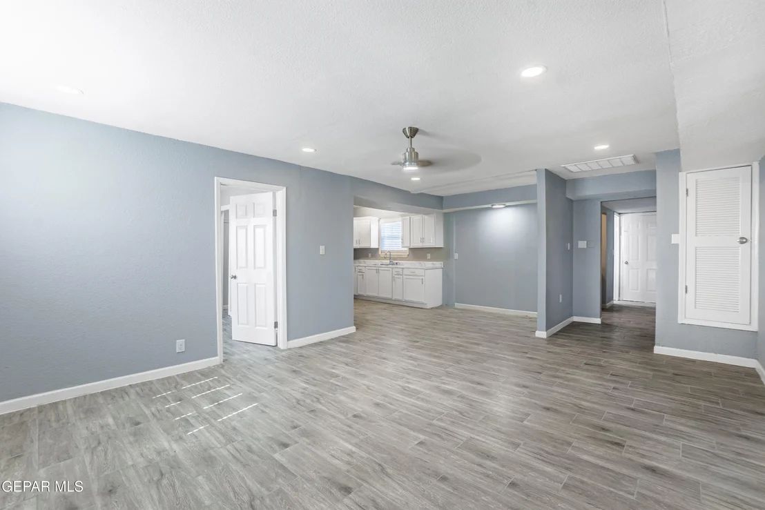 Photo of 3550 VANDERVEER Drive