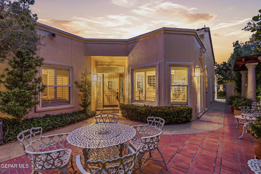 Photo of 1013 LOS JARDINES Circle