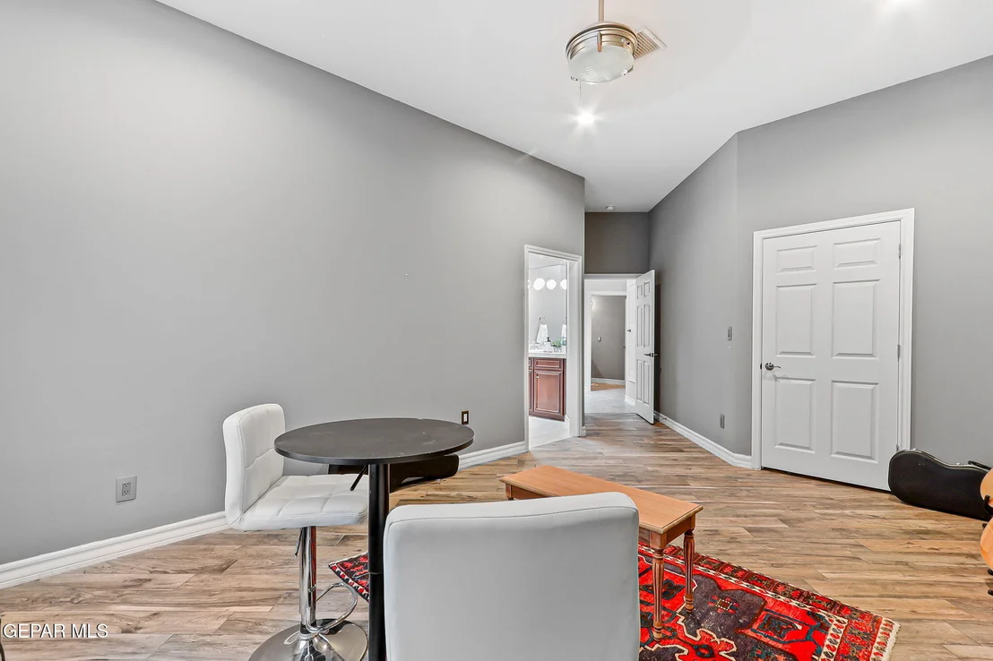 Photo of 5301 UPPER VALLEY Road