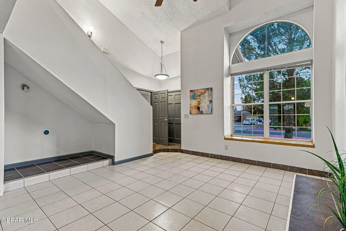 Photo of 7420 LAKEHURST Road