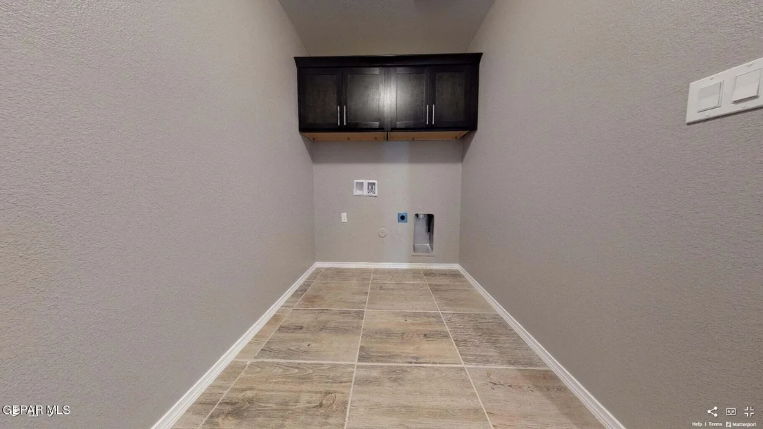 Photo of 924 Sandhurst Place