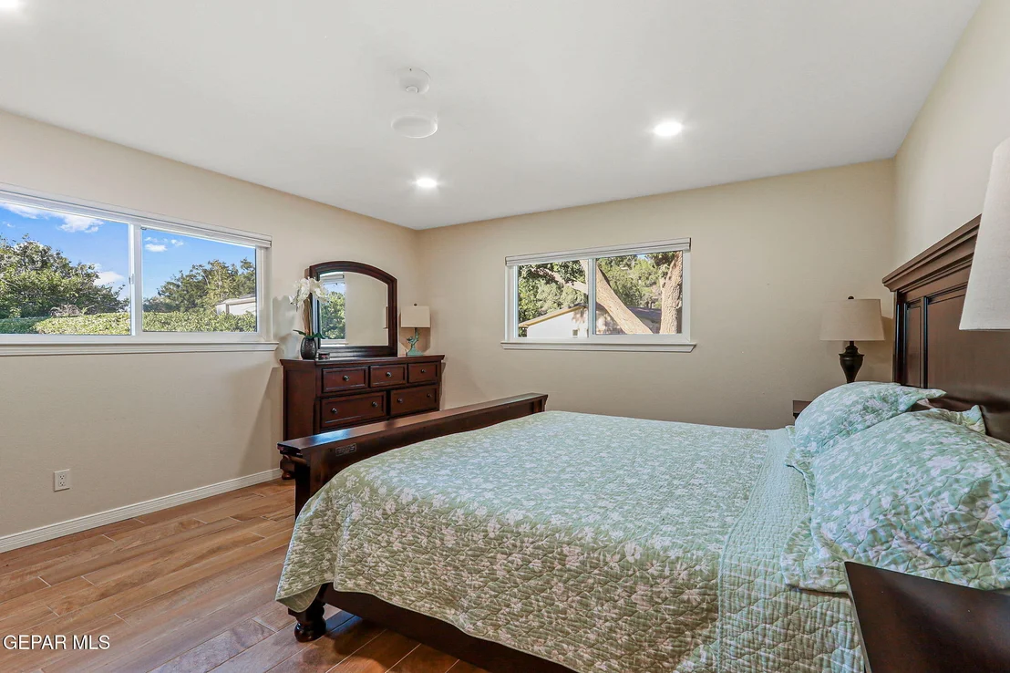 Photo of 717 LIVE OAK Drive