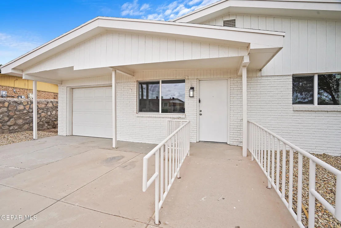 Photo of 205 CARIBE Circle