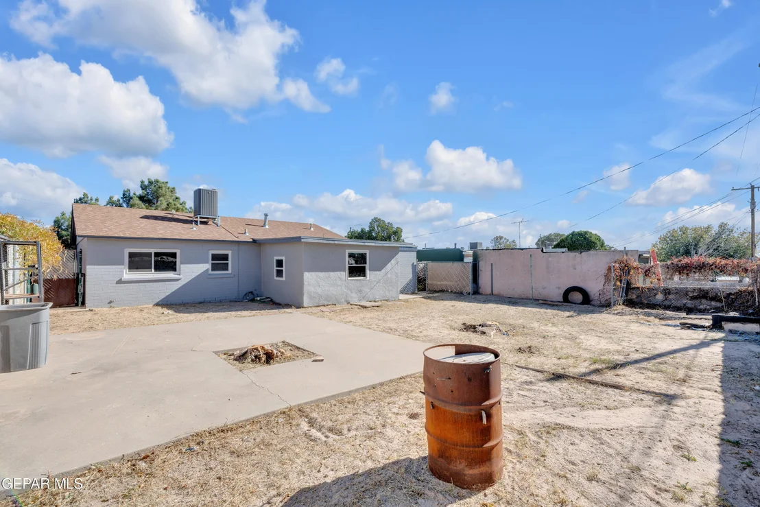 Photo of 829 Huckleberry Street