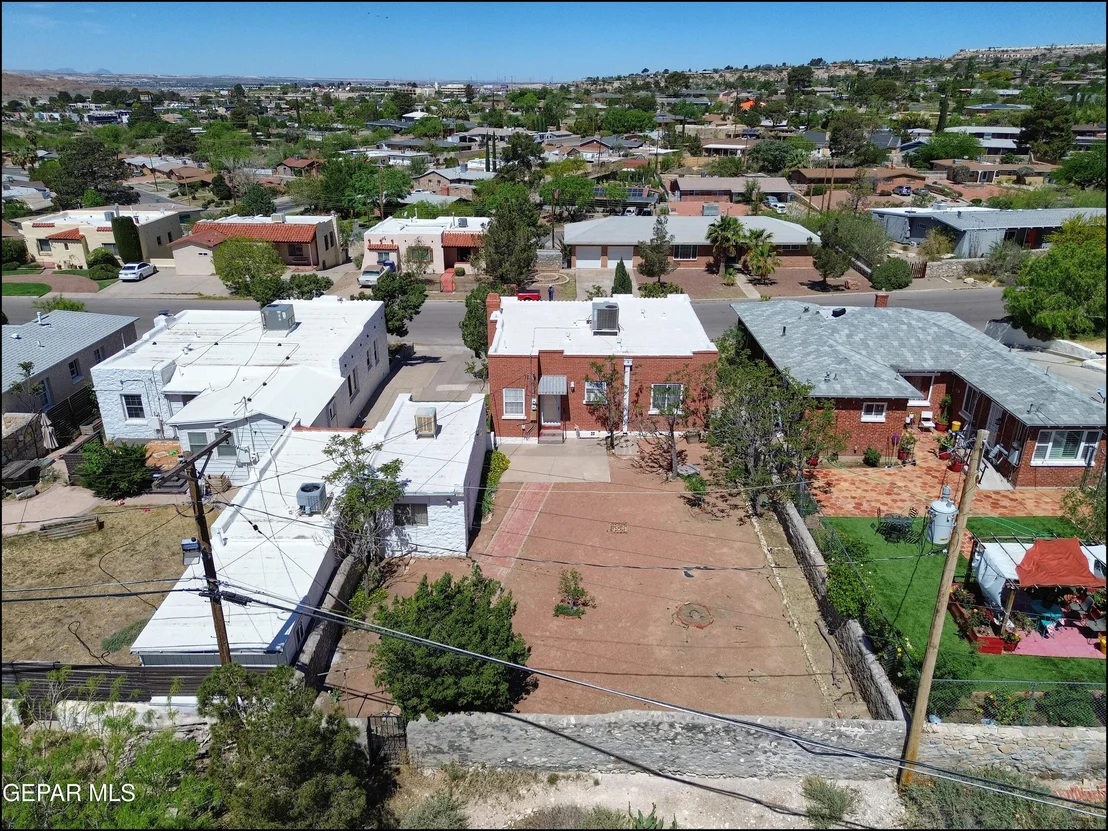 Photo of 912 MESITA Drive