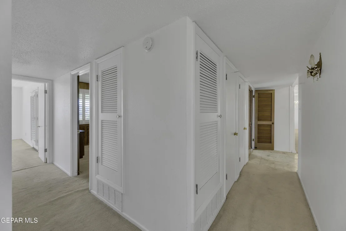 Photo of 612 SOMERSET Drive