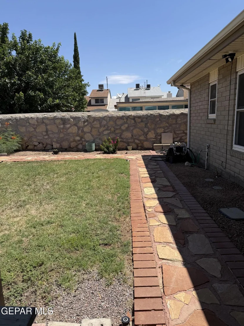 Photo of 3149 EDGEROCK Drive