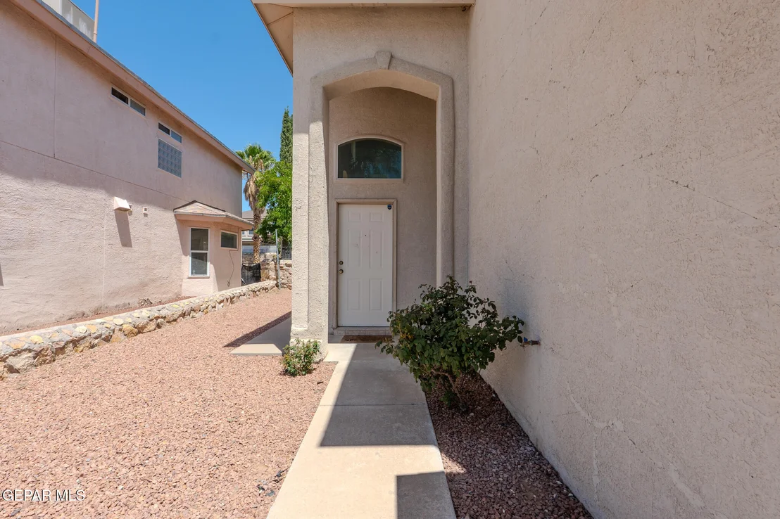 Photo of 5721 LAUREL CLARK Lane