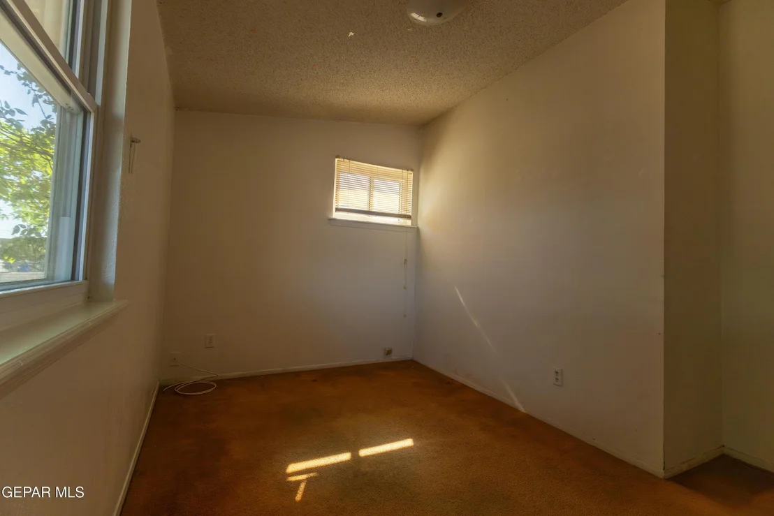 Photo of 5728 DEVON Avenue