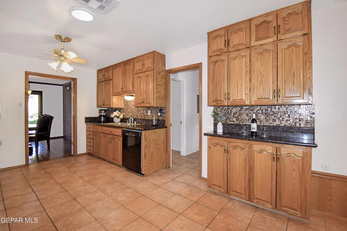 Photo of 849 River Oaks Drive