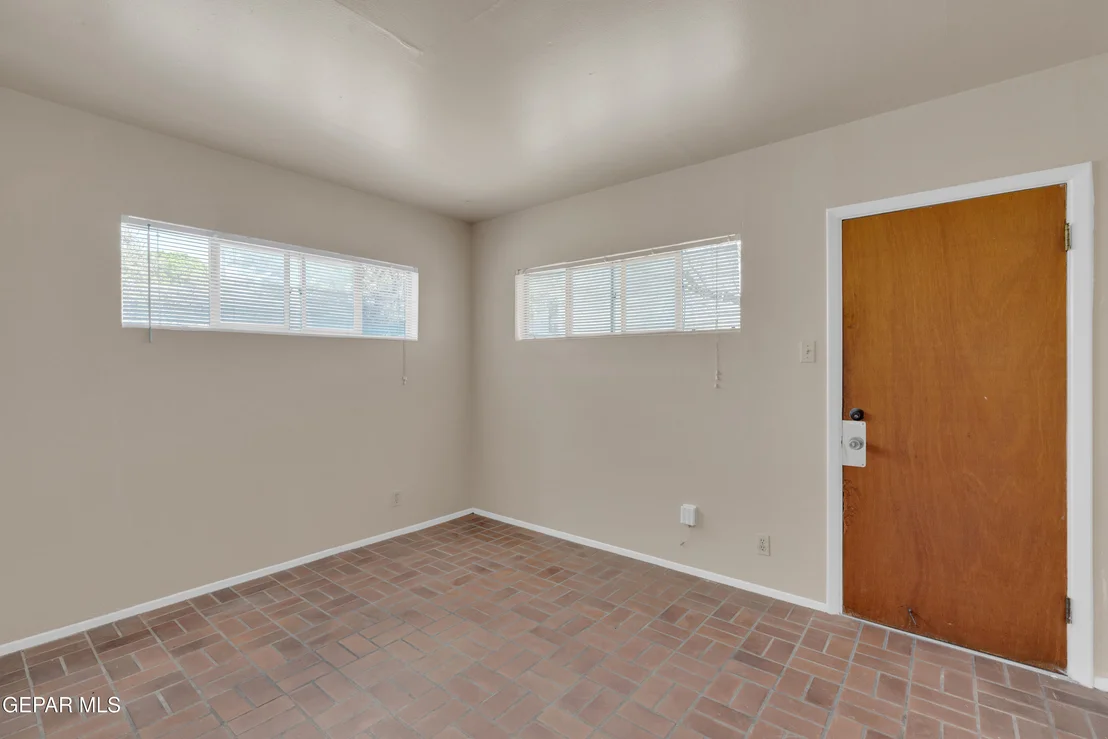 Photo of 412 E BALTIMORE Drive