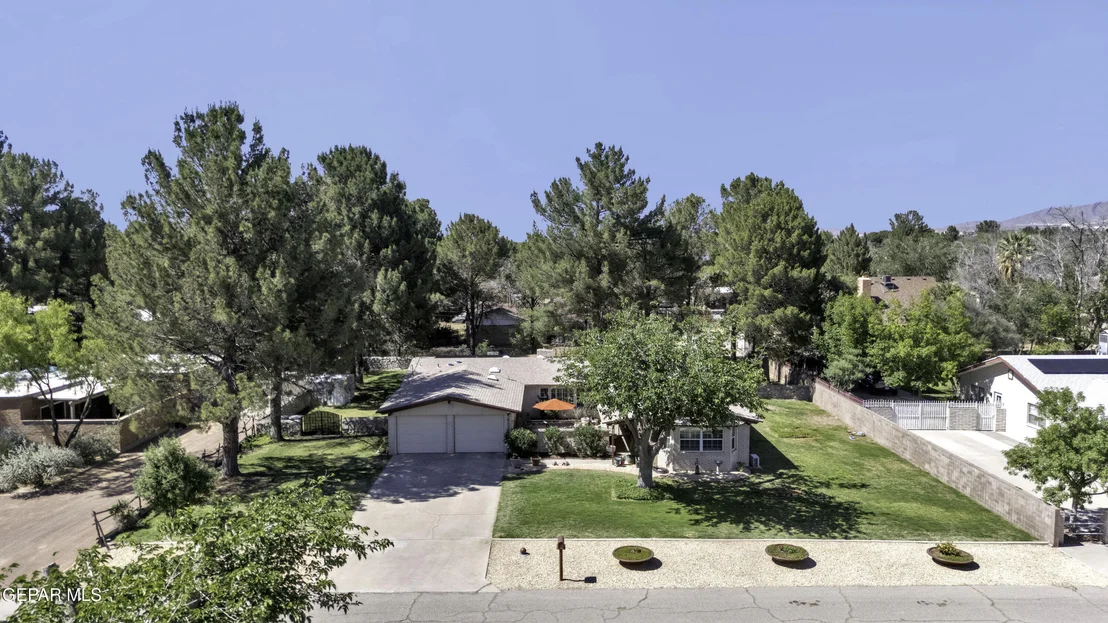 Photo of 801 MONTCLAIR Drive