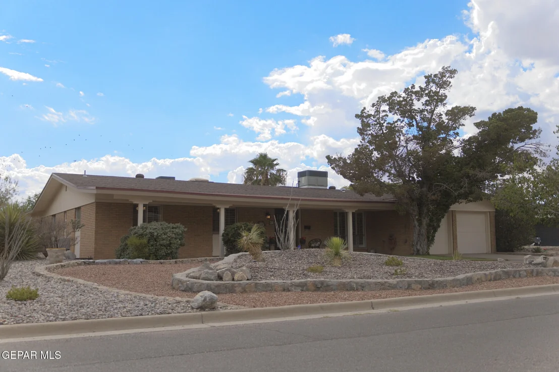 Photo of 417 INDIAN BLUFF Road