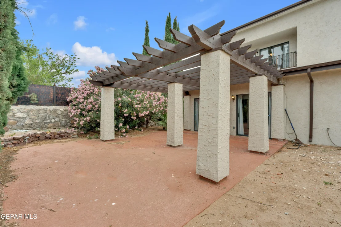 Photo of 425 VALPLANO Drive