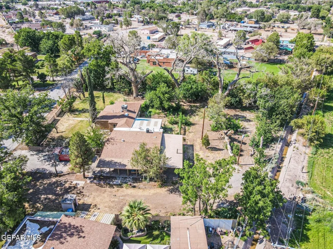 Photo of 915 Sparks Circle