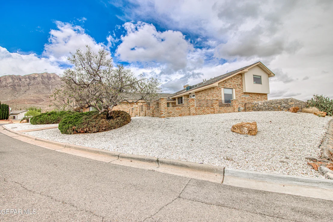 Photo of 2915 STONE EDGE Road