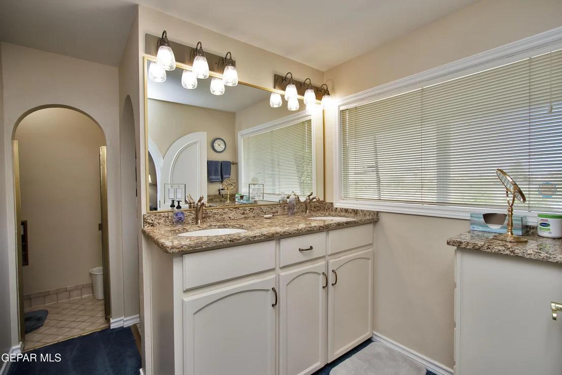 Photo of 517 Stonebluff Road